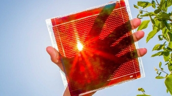  Khám phá pin mặt trời perovskite hiệu quả cao
Các nghiên cứu vật liệu thú vị có tiềm năng lớn cho các ứng dụng năng lượng mặt trời, được gọi là perovskites.
Perovskites có tiềm năng sản xuất các tấm pin mặt trời mỏng hơn và nhẹ hơn, có thể được tạo ra ở nhiệt độ phòng, đồng thời rẻ