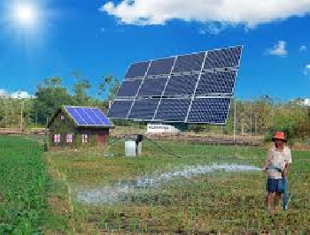 Sử dụng hiệu quả năng lượng mặt trời để tưới tiêu
Hệ thống tưới tiêu sử dụng năng lượng mặt trời của nhiều hộ dân xã Quảng Sơn, máy biến tần giá rẻ huyện Ninh Sơn, tỉnh Ninh Thuận đã mang lại hiệu quả cao cho những cánh đồng mía khi chưa có điện lưới quốc gia.Ninh Thuận là vùng