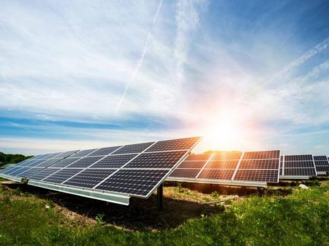 Khai thác năng lượng mặt trời hiệu quả hơn với thiết bị mới và tiết kiệm điện hơn với máy biến tần