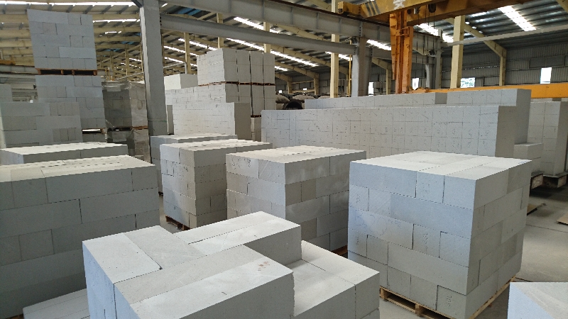 Sử dụng vật liệu không nung cùng với máy biến tần